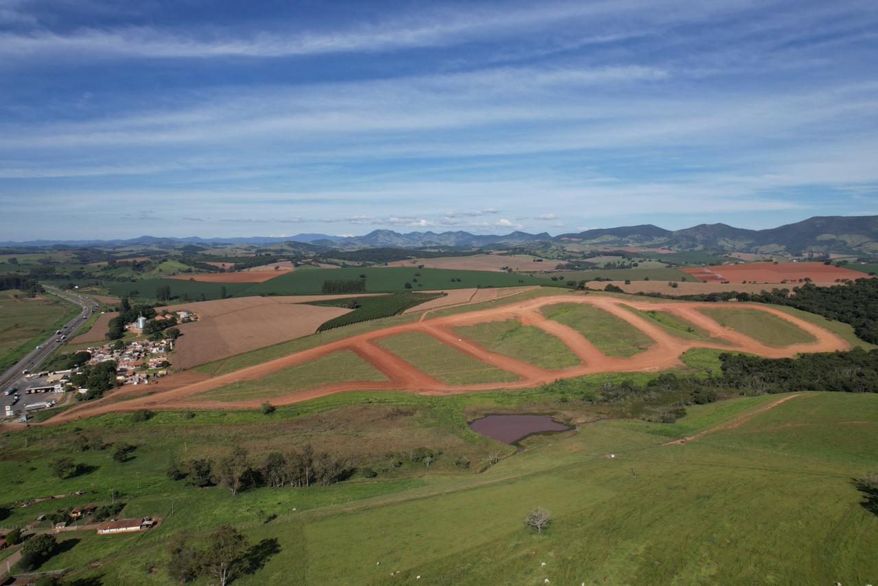 Vista aérea do Empresarial Bela Vista com acesso pela Fernão Dias
